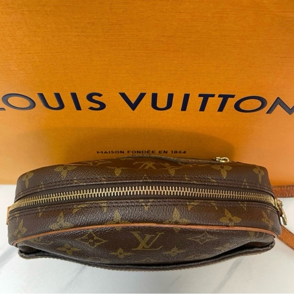Louis Vuitton Vintage Senlis Monogram Crossbody
Shoulder Bag! - Picture 4 of 10